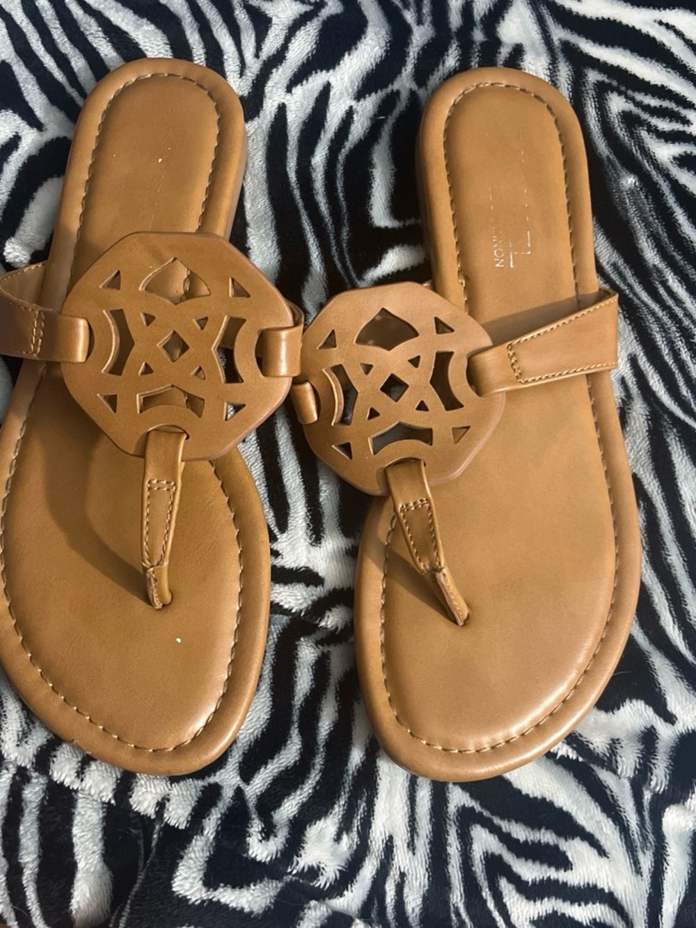 Michael Shannon sandals - Picture 2 of 3